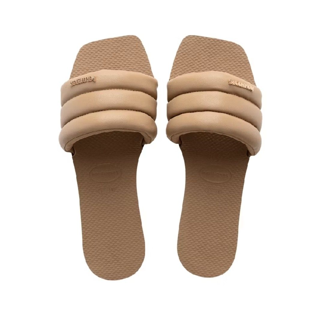 Havaianas Padded Slides Sandals Beige (Category: Flats & Sandals) located in Quezon City. Submitted by dcltrrr8 (Listing ID 1446963564, Image 1). Description: Date of purchase: March 2026 Original and sold out design. Used only for 1 weekend. No issues. No more box and inclusions. Bought for ₱ 2,200 Size 6 US (23-23.5cm) RFS : I don't reach for it any more .