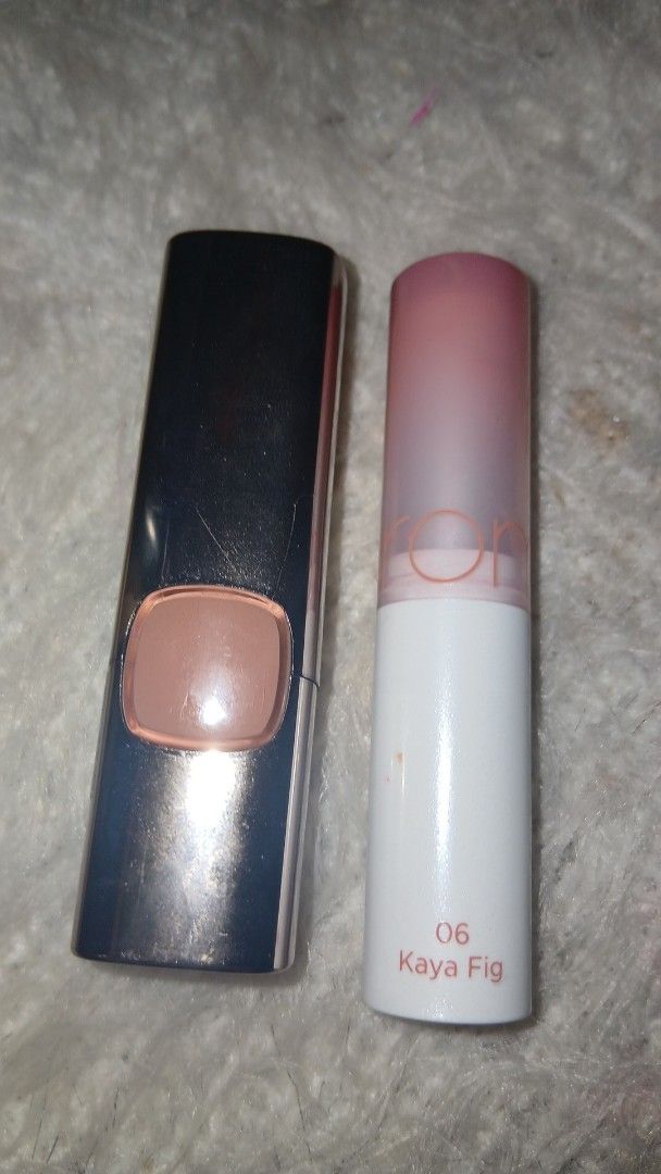 Heart blush, lipstick, and powder blush bundle (Category: Makeup) located in Manila. Submitted by xiaolongba0o (Listing ID 1447021234, Image 2). Description: L'Oréal lippie peachy brown Rom&nd kaya fig chuchu pink haze romantic beauty 06 odbo 06 hexze finishing powder.