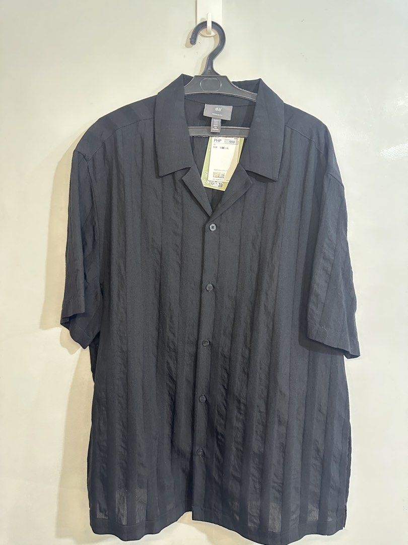 H&M Black Crop Polo (Category: Tshirts & Polo Shirts ) located in Manila. Submitted by markokostlich (Listing ID 1447080814, Image 1). Description: H&M Black Crop Polo Brand New Condition: 10/10 Dimes: Length-28 inches, Width- 22 inches.
