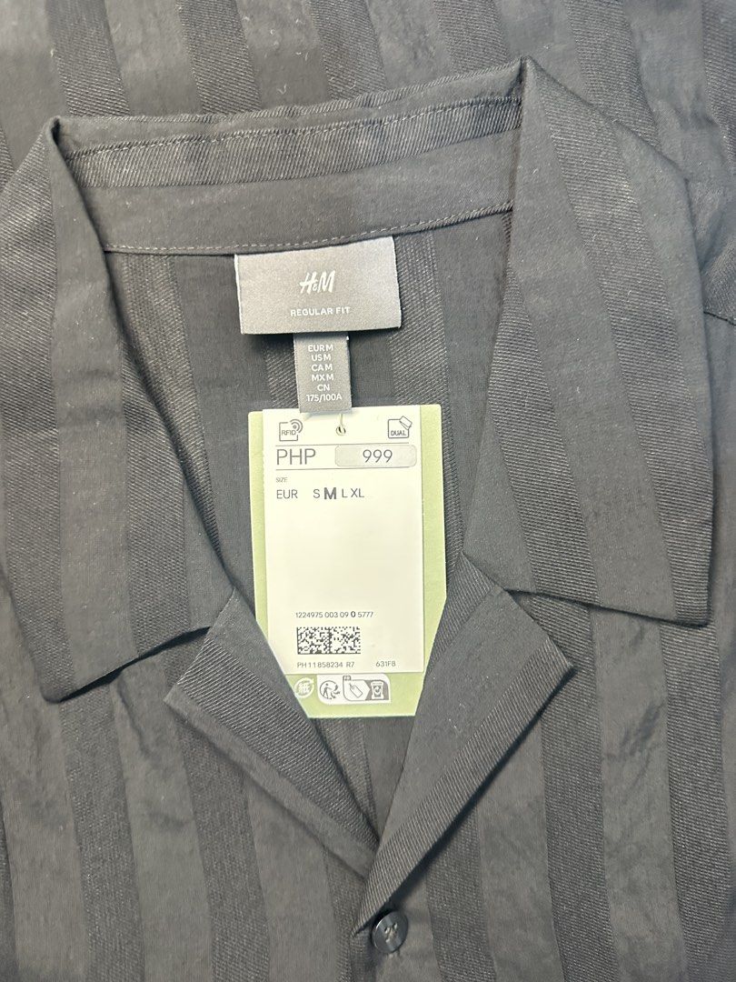 H&M Black Crop Polo (Category: Tshirts & Polo Shirts ) located in Manila. Submitted by markokostlich (Listing ID 1447080814, Image 3). Description: H&M Black Crop Polo Brand New Condition: 10/10 Dimes: Length-28 inches, Width- 22 inches.
