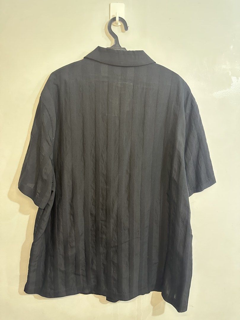 H&M Black Crop Polo (Category: Tshirts & Polo Shirts ) located in Manila. Submitted by markokostlich (Listing ID 1447080814, Image 2). Description: H&M Black Crop Polo Brand New Condition: 10/10 Dimes: Length-28 inches, Width- 22 inches.