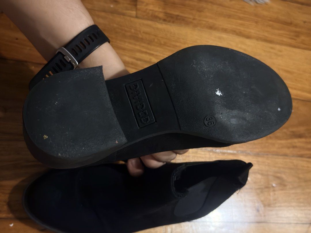 H&M Black Suede Chelsea Boots (Category: Boots) located in San Juan City. Submitted by blueroomfinds (Listing ID 1447011661, Image 3). Description: - Black suede Chelsea boots - Size 36 - Elastic side panels for easy wear - Block heel for added height - Furlined.