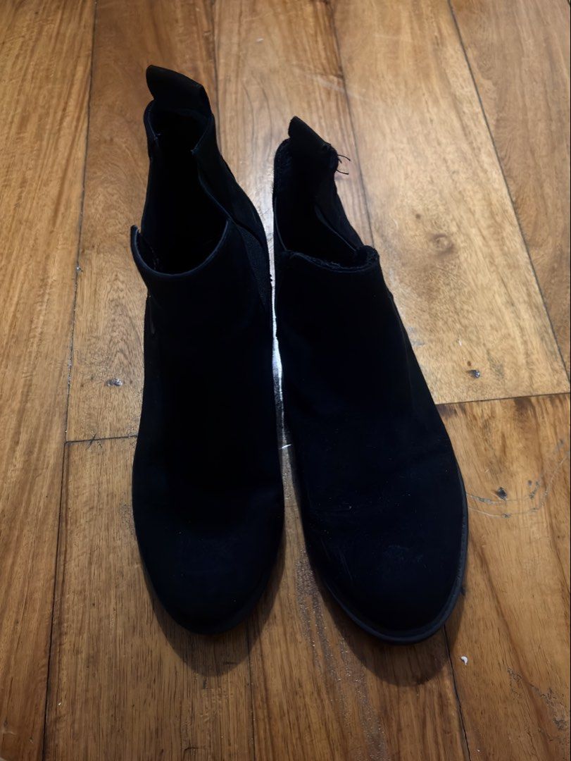H&M Black Suede Chelsea Boots (Category: Boots) located in San Juan City. Submitted by blueroomfinds (Listing ID 1447011661, Image 1). Description: - Black suede Chelsea boots - Size 36 - Elastic side panels for easy wear - Block heel for added height - Furlined.