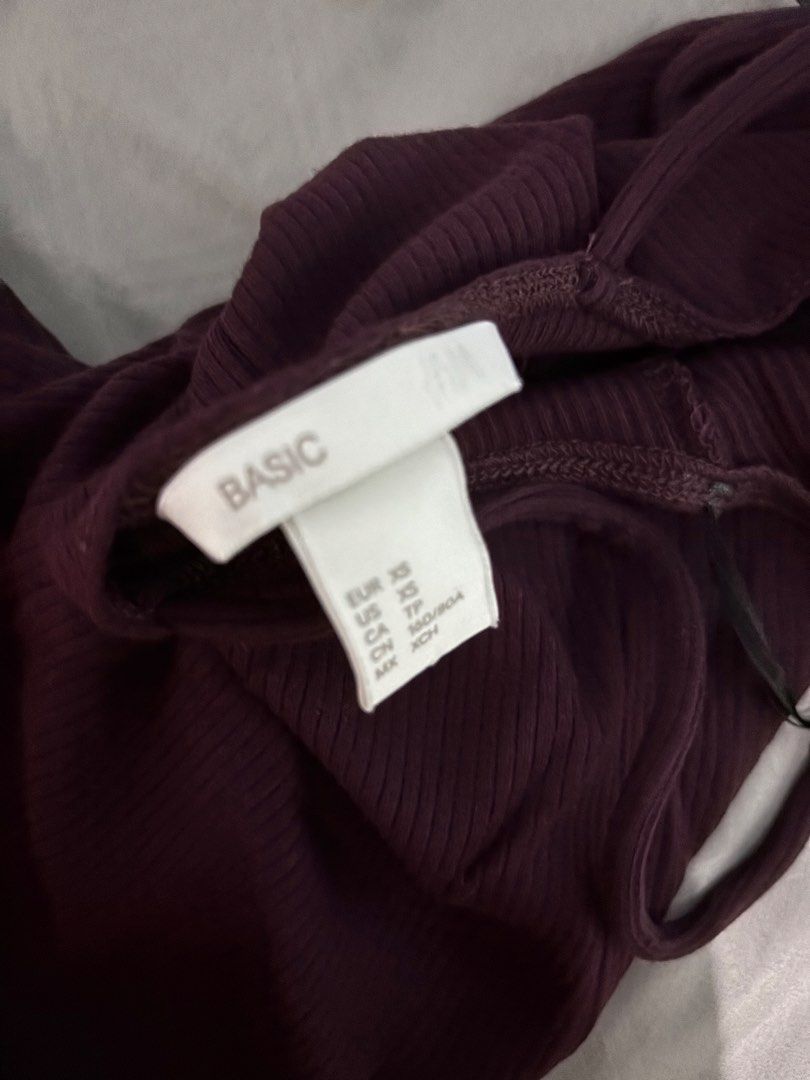 H&M Burgundy Midi Basic Dress (Kategori: Gaun & Rok) berada di Jakarta Selatan. Dikirim oleh stella.ns (ID iklan 1447036209, Gambar 2). Deskripsi: - worn twice - great condition - boleh nego .