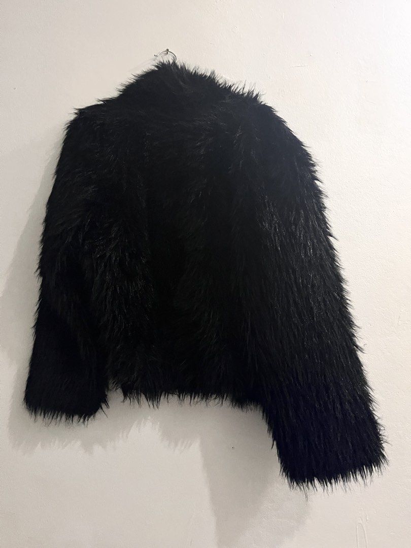 H&M Reversible Coat (Category: Coats, Jackets and Outerwear) located in Taytay. Submitted by storedbys (Listing ID 1447081283, Image 2). Description: almost brand new message for when worn medium on 🏷️ .