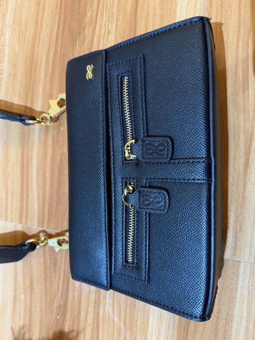HOLB Harmony Black (PU) (Category: Luxury Bags & Wallets) located in Pasay City. Submitted by szp4nishlatt3 (Listing ID 1447074294, Image 2). Description: - Strap: Detachable crossbody strap (didn’t use it) & shoulder two - Pockets: Shallow Two front zippered pockets - Includes: Original dust bag - bought and used once in thailand - Last price posted MOP: Bank transfer/ E-wallet MOD: Lalamove or Angkas Meetup: MOA, Glorietta or SM Makati (weekend