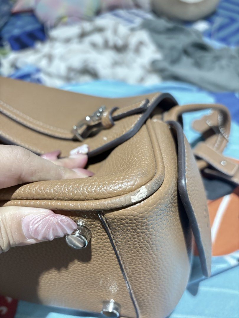 HOLB TREASURE BELT 22 GOLD (Category: Cross-body Bags) located in Malabon City. Submitted by stuffsxdeclutter (Listing ID 1447048130, Image 3). Description: BOUGHT AT 3,500 FEW USAGE LANG 2 STRAPS INCLUDED with minimal dent and stain as seen in photos Will add freebie :).