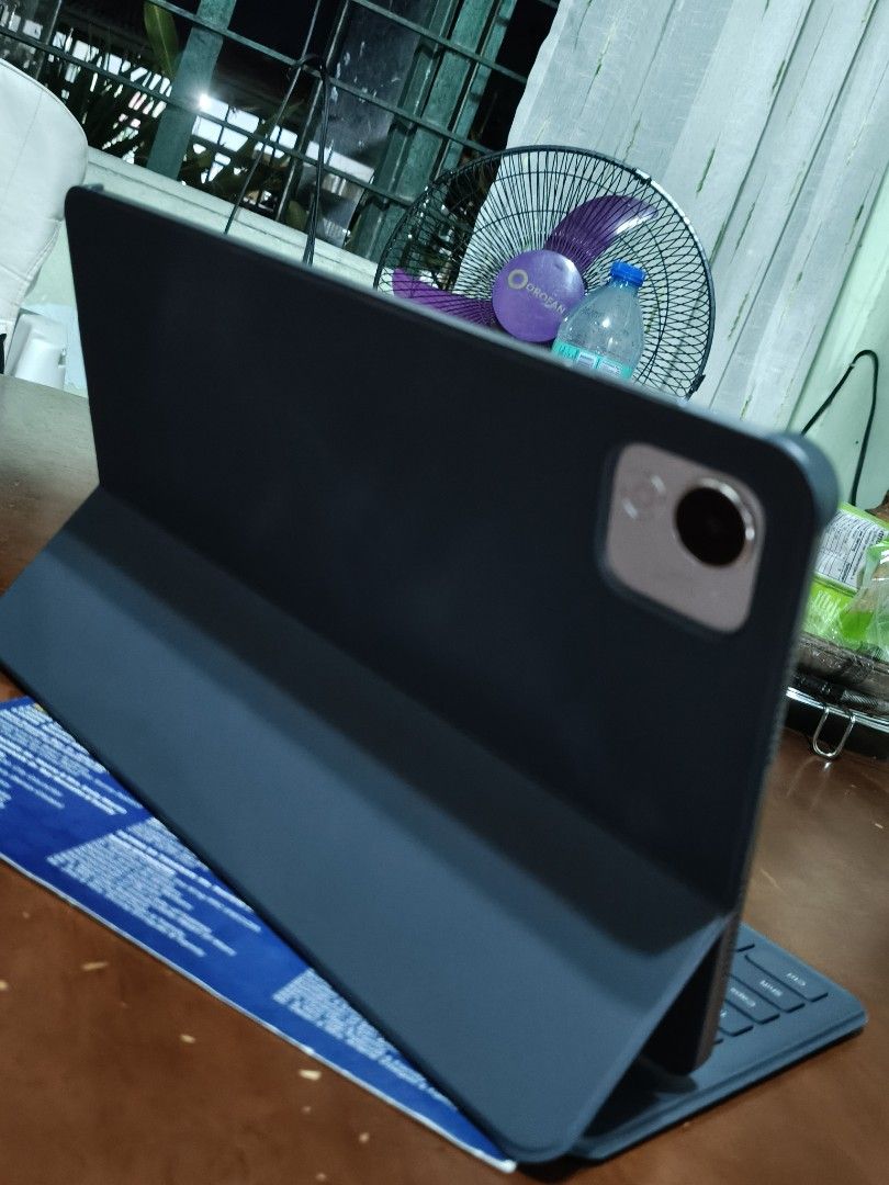 HONOR Pad X9 Magnetic Keyboard (Category: Cases & Sleeves) located in Manila. Submitted by iamharold0222 (Listing ID 1447093028, Image 3). Description: ✅ Complete with original box ✅ Bagong-bago pa (like new) ✅ Maayos at well-maintained ✅ Ready to use Perfect replacement or extra keyboard for your HONOR Pad X9. 📩 PM if interested or for more details!.