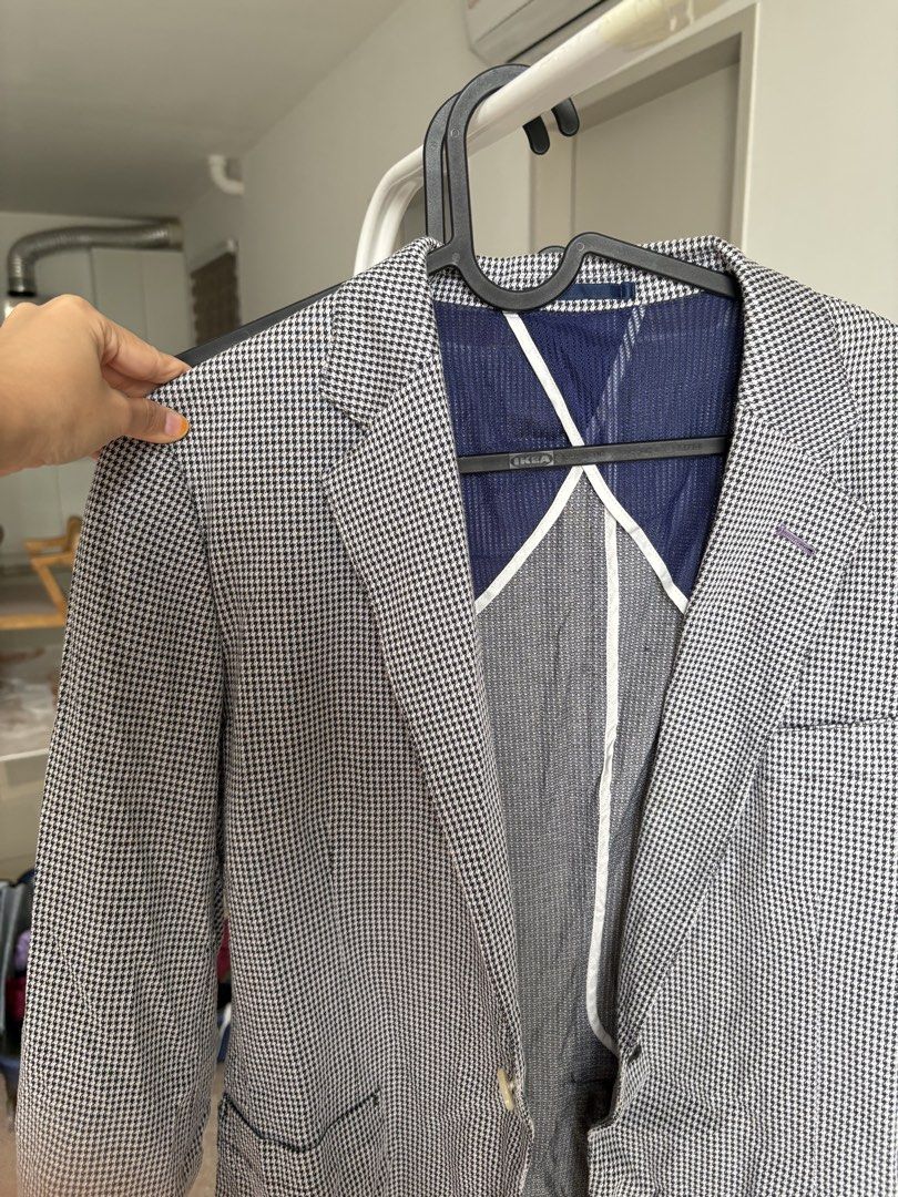 Houndstooth Pattern Blazer Jacket (Category: Coats, Jackets and Outerwear) located in Kuala Lumpur. Submitted by wanashiqinwanyusof (Listing ID 1446948008, Image 3). Description: - Stylish grey and white houndstooth pattern - Classic two-button closure - Lightweight feel, ideal for comfort - Fully lined interior for a polished finish - Versatile for smart casual outfits - Easily pairs with shirts or t-shirts.