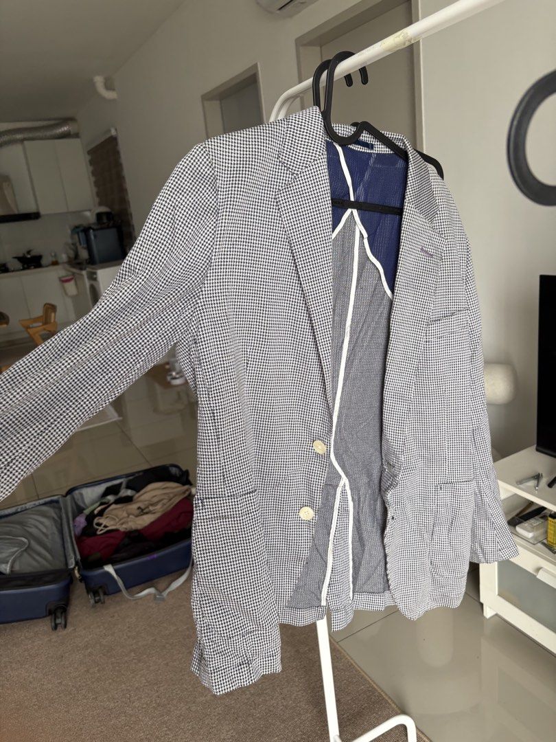 Houndstooth Pattern Blazer Jacket (Category: Coats, Jackets and Outerwear) located in Kuala Lumpur. Submitted by wanashiqinwanyusof (Listing ID 1446948008, Image 2). Description: - Stylish grey and white houndstooth pattern - Classic two-button closure - Lightweight feel, ideal for comfort - Fully lined interior for a polished finish - Versatile for smart casual outfits - Easily pairs with shirts or t-shirts.