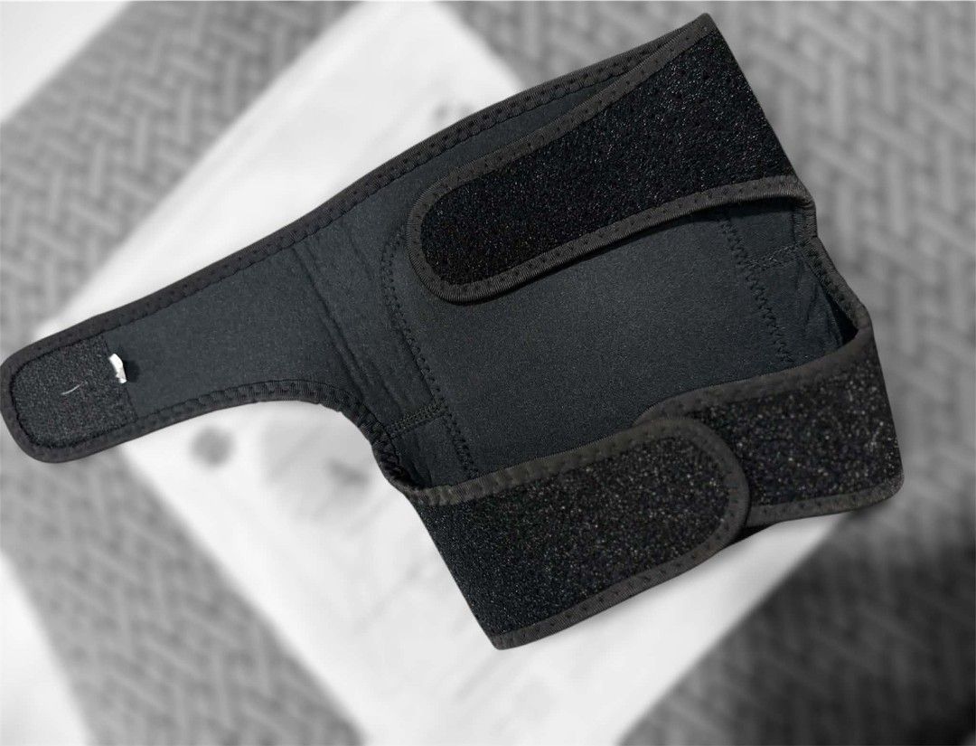 Imported/ high quality Knee Brace Support Adjustable (Category: Braces, Support & Protection) located in Manila. Submitted by phoebecali (Listing ID 1447068719, Image 2). Description: - SEASON Adjustable Knee Brace - Color: Black - Material: Breathable fabric - Features: Provides support and comfort - Benefits: Aids in pain relief and recovery - Includes: Plastic pouch Condition : New Color : Black Size : Large Taguig area 0917-240-46-48 MOP GCAS
