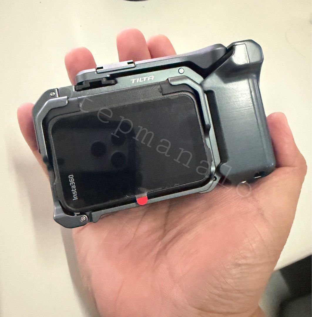 insta360 AcePro2 (Category: Cameras) located in Quezon City. Submitted by manalojoseph0 (Listing ID 1446919763, Image 1). Description: insta360 Ace Pro 2 EXPLORER BUNDLE complete with box NO SD CARD / WALANG SD CARD good as new rfs: nakatambak lang 25,000 pasay / taft manila / makati malls.