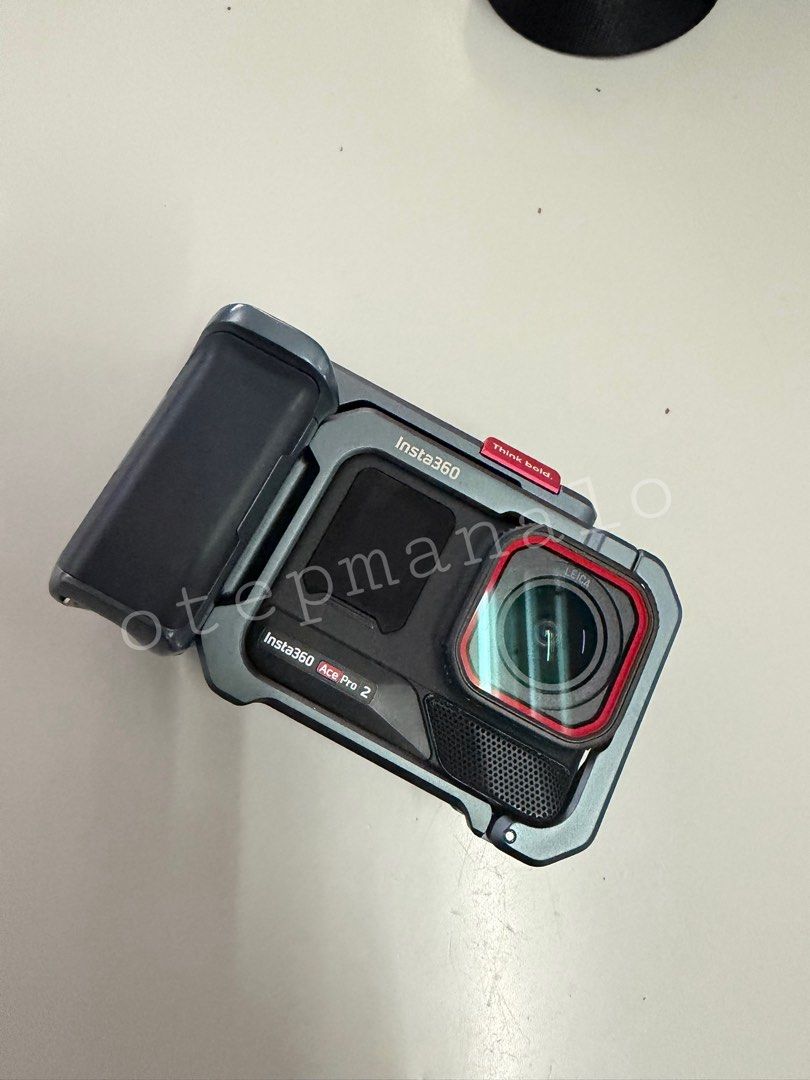 insta360 AcePro2 (Category: Cameras) located in Quezon City. Submitted by manalojoseph0 (Listing ID 1446919763, Image 2). Description: insta360 Ace Pro 2 EXPLORER BUNDLE complete with box NO SD CARD / WALANG SD CARD good as new rfs: nakatambak lang 25,000 pasay / taft manila / makati malls.