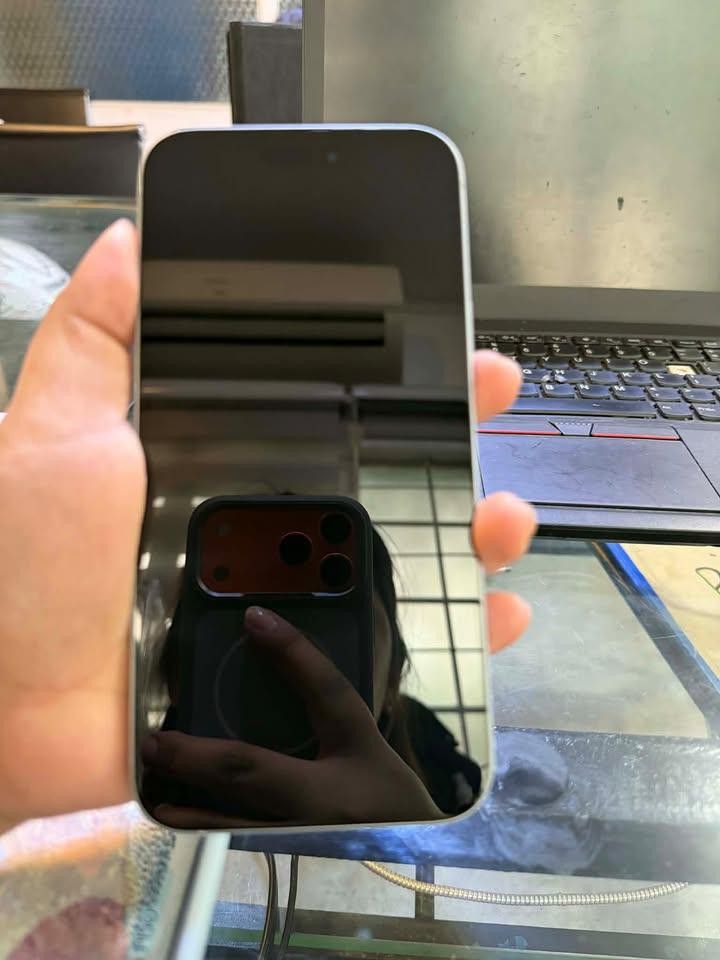 iPhone 15 (Category: iPhone 15 Series) located in Manila. Submitted by lovedbyallyssa (Listing ID 1446985165, Image 1). Description: .