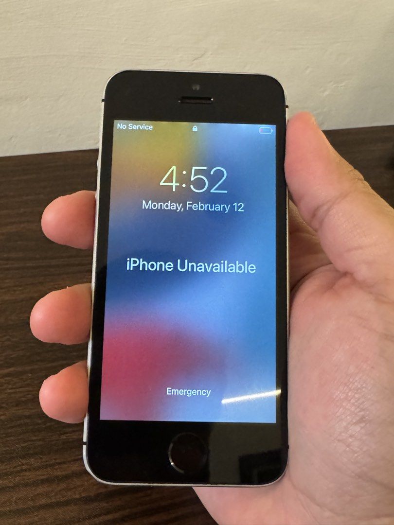 iPhone SE 1st Gen 32 GB (Category: Others) located in Quezon City. Submitted by thenoblehuman (Listing ID 1446965258, Image 1). Description: 📱 iPhone SE (1st Gen) 32GB – Space Gray Selling my iPhone SE (1st Generation) 32GB in Space Gray. Bought from the US hence its carrier locked. NOTE: BUY AT YOUR OWN RISK. The phone is locked and has an icloud issue. I highly suggest that if you’re buying this, you’re able to also get it fixed unless you’re 