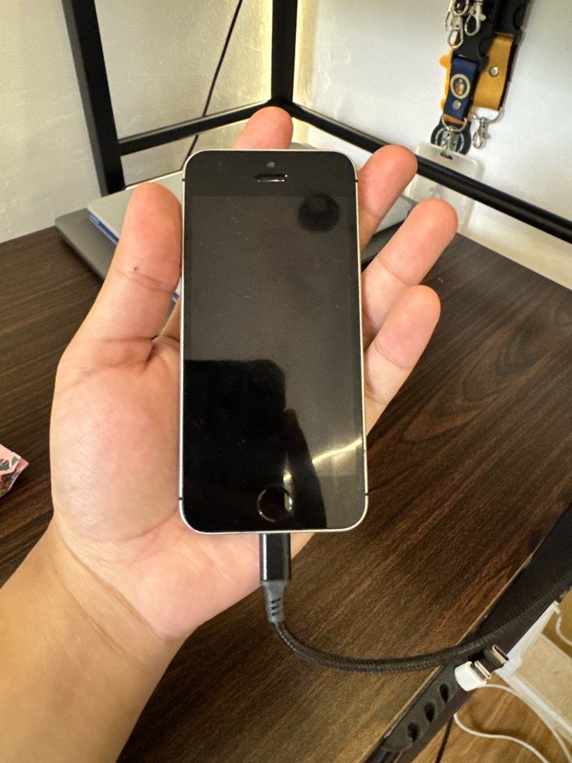 iPhone SE 1st Gen 32 GB (Category: Others) located in Quezon City. Submitted by thenoblehuman (Listing ID 1446965258, Image 2). Description: 📱 iPhone SE (1st Gen) 32GB – Space Gray Selling my iPhone SE (1st Generation) 32GB in Space Gray. Bought from the US hence its carrier locked. NOTE: BUY AT YOUR OWN RISK. The phone is locked and has an icloud issue. I highly suggest that if you’re buying this, you’re able to also get it fixed unless you’re 