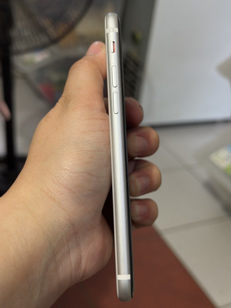 iphone SE 2020 128gb unit only) (Category: iPhone SE Series) located in Quezon City. Submitted by kwishf (Listing ID 1447015248, Image 3). Description: Iphone se 2020 128 gb (white) bagong palit ang battery kita naman yung slight issue sa screen pero di affected ang performance Rfs: dati ko lang back up phone, may bagong phone so di na nagagamit Unit only!.