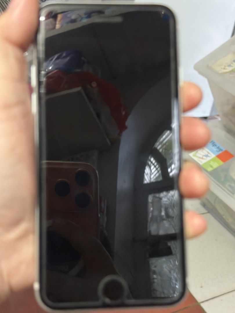 iphone SE 2020 128gb unit only) (Category: iPhone SE Series) located in Quezon City. Submitted by kwishf (Listing ID 1447015248, Image 2). Description: Iphone se 2020 128 gb (white) bagong palit ang battery kita naman yung slight issue sa screen pero di affected ang performance Rfs: dati ko lang back up phone, may bagong phone so di na nagagamit Unit only!.