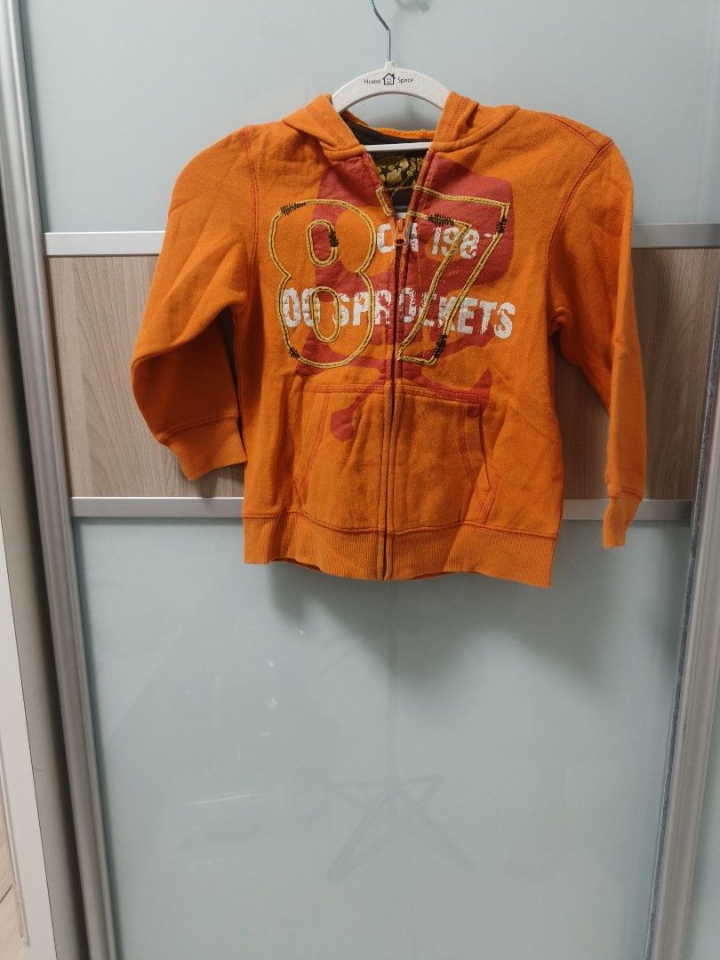 Jacket (Category: Babies & Kids Fashion) located in Singapore. Submitted by angelaolk (Listing ID 1446922813, Image 3). Description: 🔥 Mix & Match Assorted Tops 🔥 Grab your favourites at only $6 per piece! The more you shop, the more you save — Purchase 5 pieces and above, enjoy $4 each from the 6th piece onwards! ✨ Don’t miss this deal! 🛒.