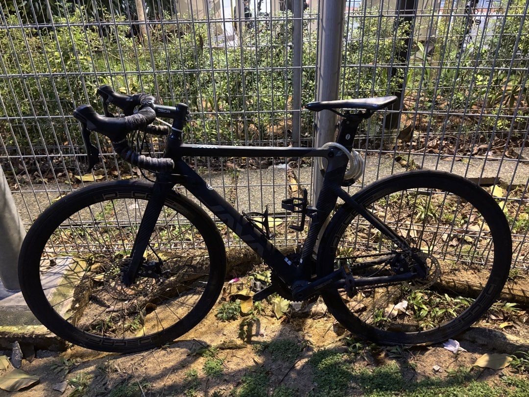 JAVA suliro 3 (Category: Parts & Accessories) located in Singapore. Submitted by claytonyeung0821 (Listing ID 1447045049, Image 1). Description: - JAVA Road Bike - Reliable Disc Brakes - Black Frame with Camouflage Pattern - Minor Scuffs from Normal Use - Good Tire Condition - Handlebar Tape Wrapped - Ready for Your Next Ride.