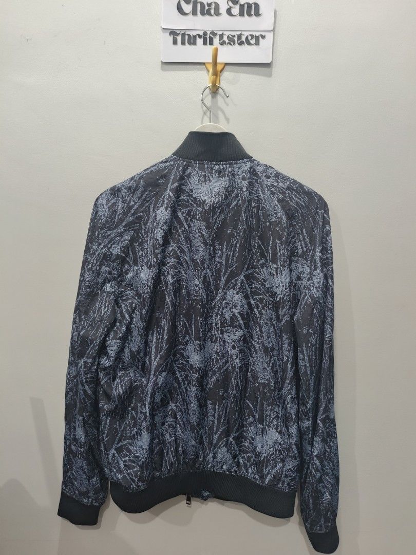 JLindeberg Bomber Jacket (Category: Coats, Jackets and Outerwear) located in Leyte. Submitted by chaem89 (Listing ID 1447000415, Image 2). Description: JLindeberg Bomber Jacket Excellent to As New Condition No Issue/Flaw sz M on tag width 21 x length 27.