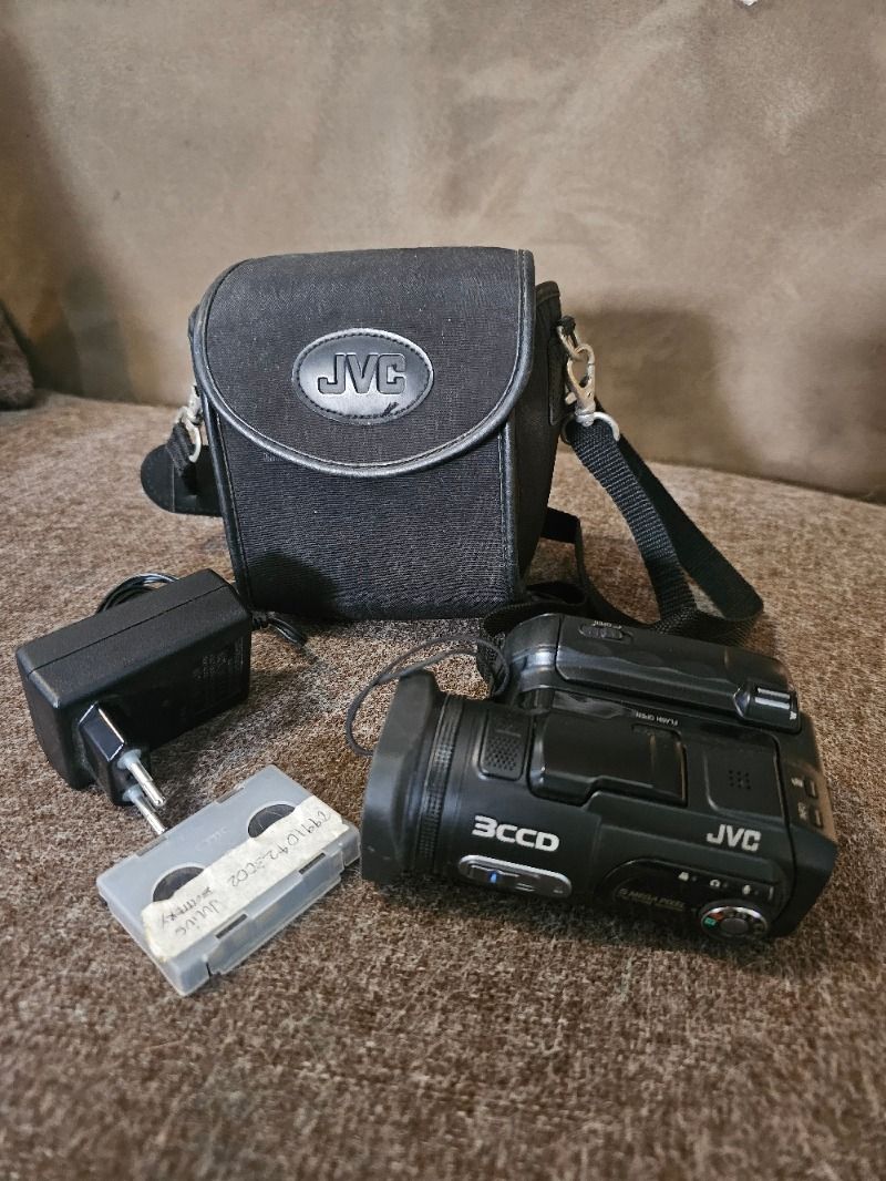 JVC VIDEOCAMCORDER MODEL NUMBER GZ-MC500 (Category: Video Cameras) located in Manila. Submitted by yatskiex2026 (Listing ID 1447086747, Image 1). Description: Tested and Working issue - black screen as seen on the pics inclusions 2 pcs battery charger dc bag.