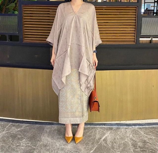 KAFTAN TUNIK ARUNA/BLOUSE VISCOSE (ATASAN SAJA) (Kategori: Gaun) berada di Jakarta Pusat. Dikirim oleh marryjane_ (ID iklan 1447071395, Gambar 1). Deskripsi: Order Via Sho Pee Copy Link Di Shipping Bagian Mailing & Delivery.