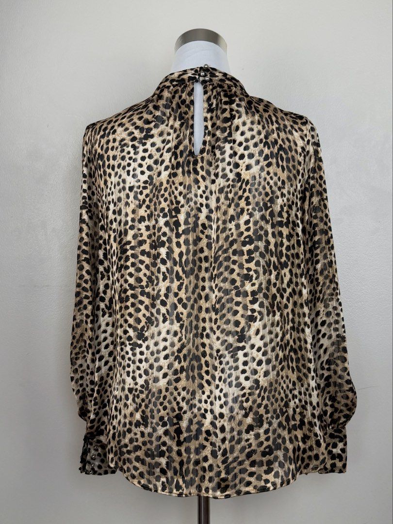 Leopard Print Long Sleeves (Category: Dresses) located in Muntinlupa City. Submitted by yourhinez (Listing ID 1447038355, Image 2). Description: Size: can fit small to medium Condition: lightly used Issue: ONE damaged buttonhole MOP: Gcash/ BDO.