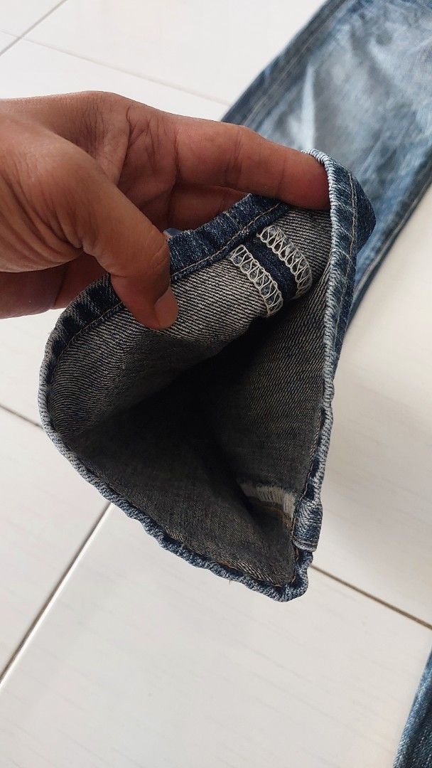 Levi's 505 Red Loop Jeans Pants (Category: Jeans) located in Kuala Lumpur. Submitted by affzancromok (Listing ID 1446946691, Image 2). Description: SIZE PINGGANG: 31 CAWAT: 12.5 PAHA: 11 LUTUT: 9 LUAS KAKI: 15 LABUH: 40 CONDITION: A 9/10 - Classic Levi's 505 Jeans - Dark Wash Denim with Faded Look - Straight Leg Fit - Size: 32 Waist, 33 Inseam - Made in Japan - Ideal for Everyday Wear.