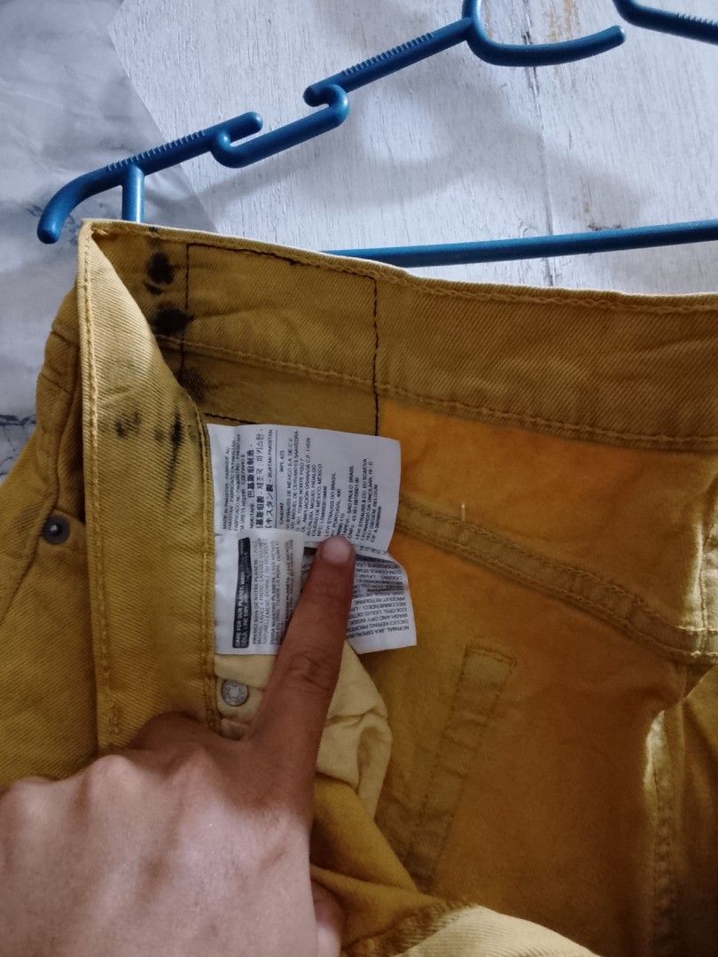 Levis cut off short (Category: Shorts) located in Manila. Submitted by booool_034 (Listing ID 1446926798, Image 3). Description: LEVIS tie dye Orig. Cut off short 511 black parch Very good condition Need wash Size 36 Length 21 Stretch 300 + SF Unli vouch Loc. Siargao Shipping on monday Color may vary due to lightning.