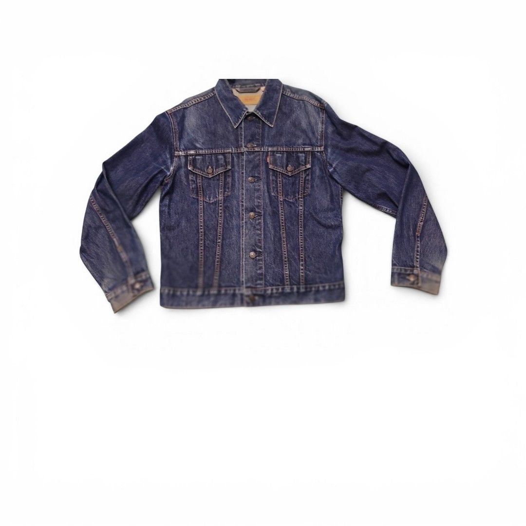 Levi's Denim Jacket - Classic Blue (Category: Coats, Jackets and Outerwear) located in Bayan Lepas. Submitted by ahmad.d (Listing ID 1447105411, Image 1). Description: Vintage levis jacket trucker.70500. Made in HK. Tag XL.Pit 22/26. Bundle item. Butang semua mantap. RM108 termasuk pos sem..