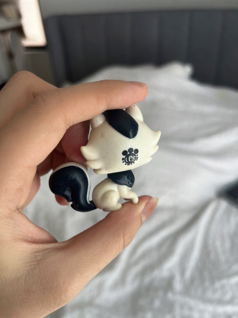 Littlest Pet Shop LPS Cat Figure (Category: Figurines & Statues) located in Manila. Submitted by sammiesellsstuff (Listing ID 1446950413, Image 2). Description: - Adorable LPS cat toy - Classic black and white markings - Striking big green eyes - Authentic LPS paw print logo on the back - Small, collectible size - Ideal for any Littlest Pet Shop enthusiast.