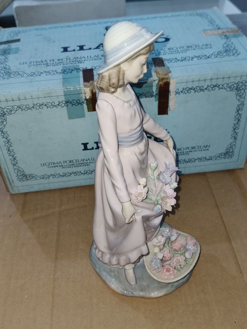 Lladró Flowers in the Basket (Category: Figurines & Statues) located in Quezon City. Submitted by cloudybun (Listing ID 1446996060, Image 3). Description: Authentic Lladro porcelain figurine. Depicts a young girl in a hat holding a bouquet of flowers. The detail on the dress and flowers is exquisite. Comes in its original Lladro box. A beautiful piece for collectors..