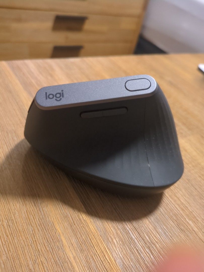 Logitech MX Vertical Ergonomic Mouse497587726530662402