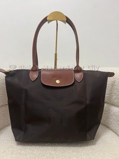 (Category: ) located in . Submitted by fashion.luxe (Listing ID 1447080769, Image 1). Description: .