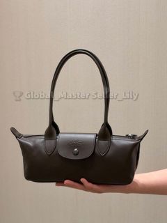 (Category: ) located in . Submitted by fashion.luxe (Listing ID 1447075538, Image 1). Description: .