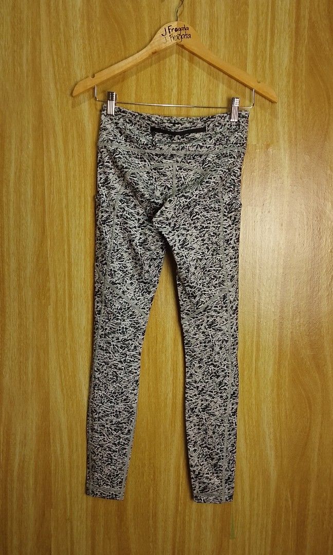 Lululemon Speed Tight V (Category: Other Bottoms) located in Santiago. Submitted by jonathanfragata21 (Listing ID 1447078783, Image 2). Description: Lululemon Speed Tight V Waist : 25 - 30 Size on tag : 4 Length : 36 Color rate : 9.5/10 Excellent Condition No Flaws Location : Santiago City Isabela (Luzon) Unli vouch and Vc.
