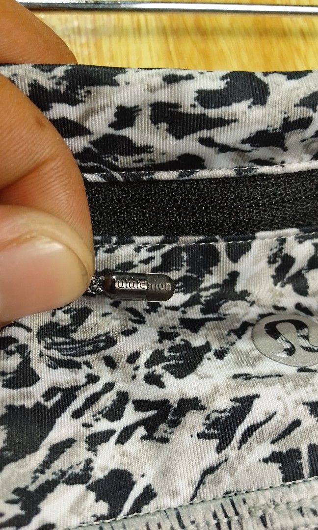 Lululemon Speed Tight V (Category: Other Bottoms) located in Santiago. Submitted by jonathanfragata21 (Listing ID 1447078783, Image 3). Description: Lululemon Speed Tight V Waist : 25 - 30 Size on tag : 4 Length : 36 Color rate : 9.5/10 Excellent Condition No Flaws Location : Santiago City Isabela (Luzon) Unli vouch and Vc.