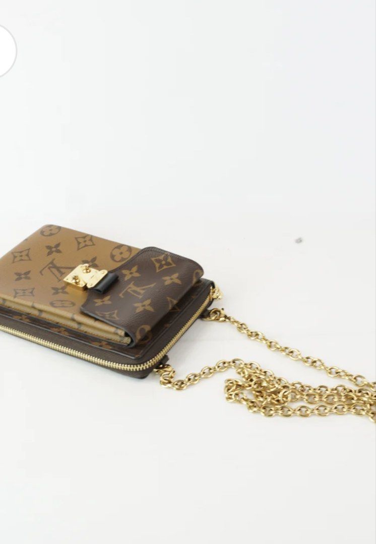 LV vertical zippy woc (Category: Luxury Bags & Wallets) located in General Trias. Submitted by cris4 (Listing ID 1446913158, Image 2). Description: LV vertical zippy woc Good condition With original chain strap (detachable and can use on other LV bag) With legitgrails and box.