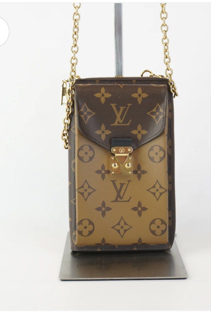 LV vertical zippy woc (Category: Luxury Bags & Wallets) located in General Trias. Submitted by cris4 (Listing ID 1446913158, Image 3). Description: LV vertical zippy woc Good condition With original chain strap (detachable and can use on other LV bag) With legitgrails and box.