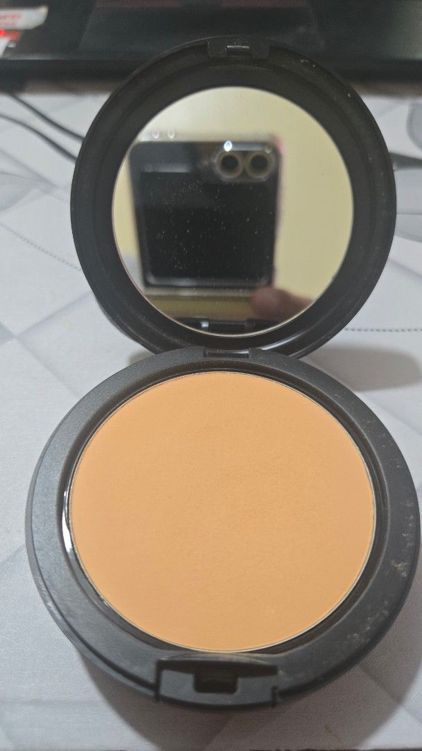MAC Studio Fix Powder Plus Foundation NC5 (Category: Makeup) located in Binmaley. Submitted by belindara28009 (Listing ID 1446967445, Image 2). Description: - MAC Studio Fix Powder Foundation - Shade: NC5 - Includes mirror and puff - Ideal for on-the-go touch-ups.