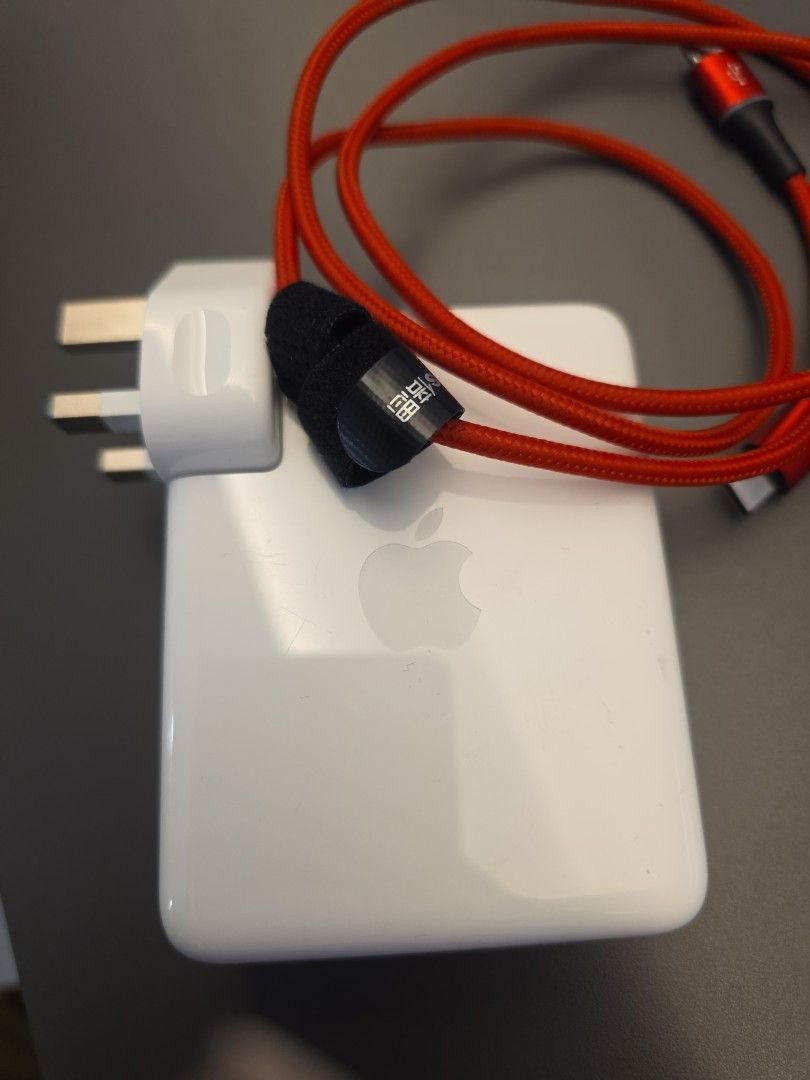 Macbook 140w charger