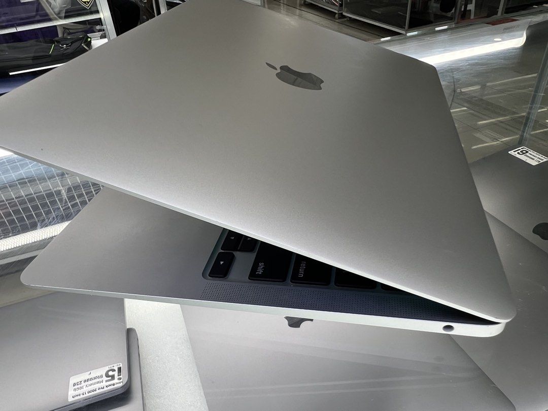 MacBook Air 2020 i5 13” (Category: Laptops & Notebooks) located in Manila. Submitted by vaniextura (Listing ID 1446969047, Image 3). Description: MacBook Air 2020 i3 13” Memory 8gb Storage 256gb Silver No issues or dents No history repair All good working Very smooth track pad and performance .