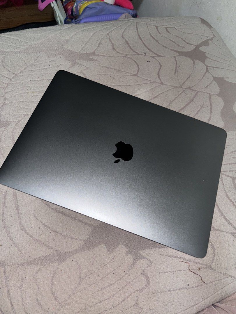 MACBOOK AIR M1 2020 (Category: Laptops & Notebooks) located in Manila. Submitted by caparasjho97354 (Listing ID 1447002116, Image 1). Description: MacBook Air M1 (2020) – For Sale 💻 Specs: • Apple M1 Chip • 8GB RAM • 256GB SSD • Battery Health: 88% (Normal) • Cycle Count: 271 • macOS Sequoia installed • Original charger included Honest Issue: May ilang maliliit na gasgas (see photos), pero hindi gaanong visible at purely cosmetic lang. Smooth ga