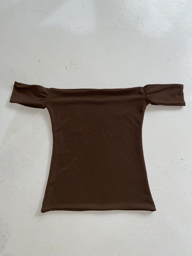 Mera Brown Alana Off Shoulder Top (Category: Others Tops) located in Manila. Submitted by mskenzi (Listing ID 1446997575, Image 2). Description: size small.