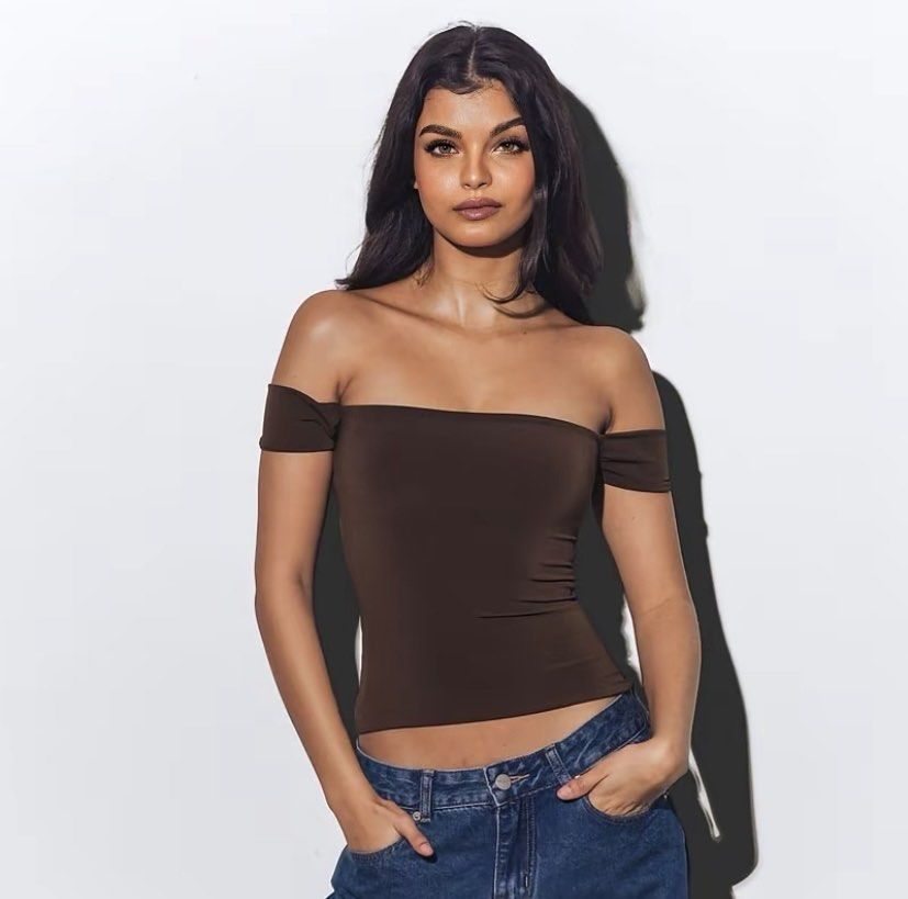 Mera Brown Alana Off Shoulder Top (Category: Others Tops) located in Manila. Submitted by mskenzi (Listing ID 1446997575, Image 1). Description: size small.