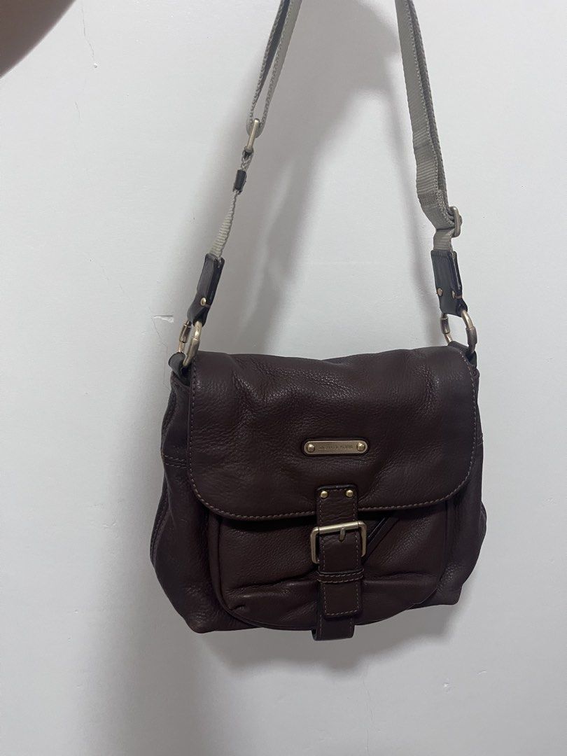 Michael Kors Crossbody Bag (Category: Cross-body Bags) located in Batangas. Submitted by abv13 (Listing ID 1446993452, Image 1). Description: .