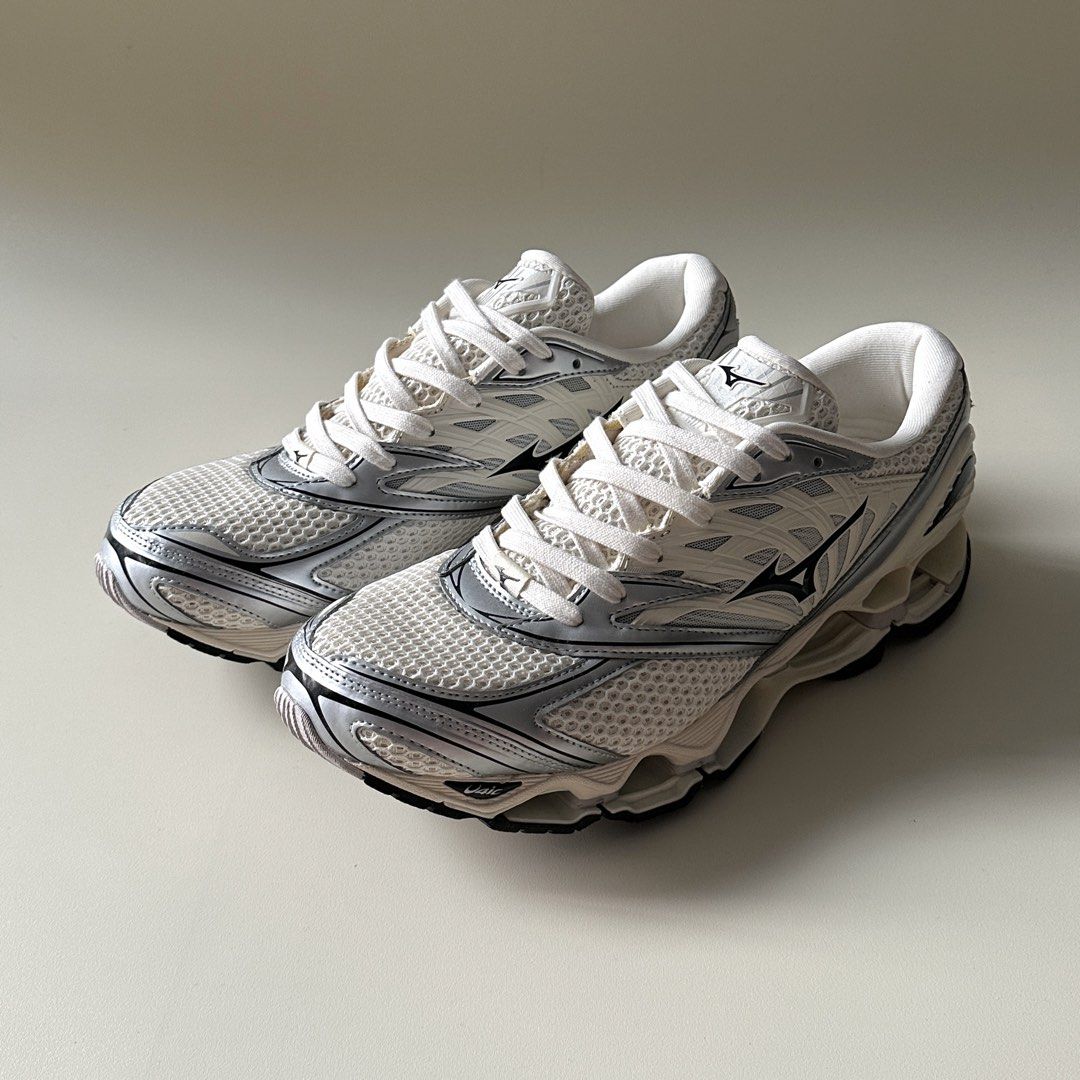 Mizuno Wave Prophecy LS Pristine Black Silver (Kategori: Sneakers) berada di Jakarta Selatan. Dikirim oleh ritualunion (ID iklan 1447026695, Gambar 2). Deskripsi: Sneakers Mizuno Wave Prophecy LS Pristine Black Silver. Brand new tanpa box. Beli di Mizuno Taiwan. Tidak pernah dipakai & kondisi seperti foto produk. Size 46 tapi fit di kaki 45. Size: US12/UK11/Eur46/Jp30 Made in Vietnam.