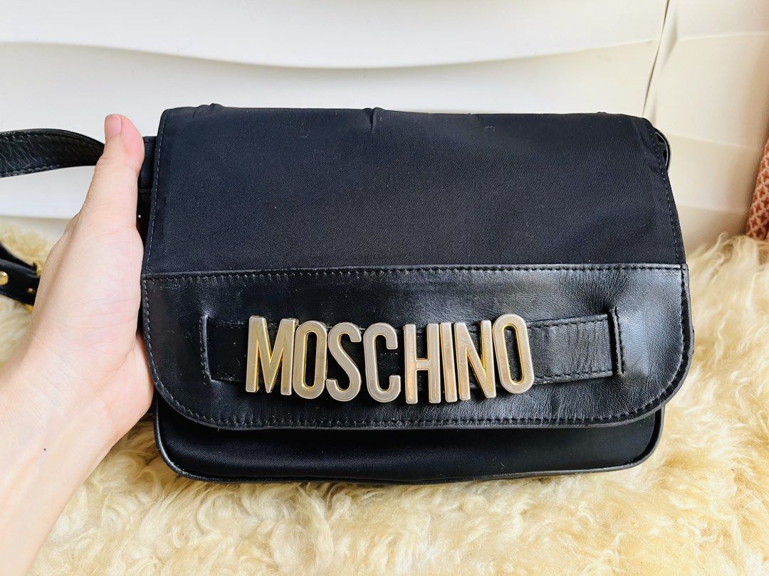 Moschino Crossbody Bag (Category: Cross-body Bags) located in Davao. Submitted by goodthingsph_ (Listing ID 1447034788, Image 3). Description: Near medium size .