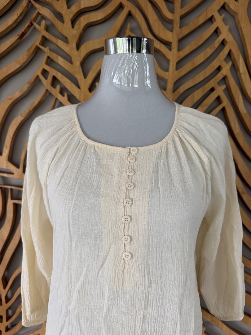 Muslin Fabric Top (Category: Blouses) located in Pasig City. Submitted by smayc_21 (Listing ID 1447015377, Image 3). Description: .